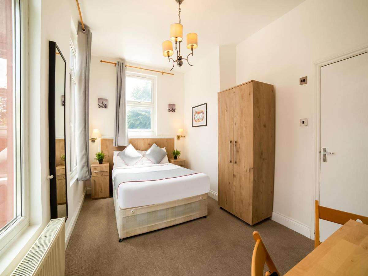 Oyo Tamtam Acton Hotel 런던 외부 사진
