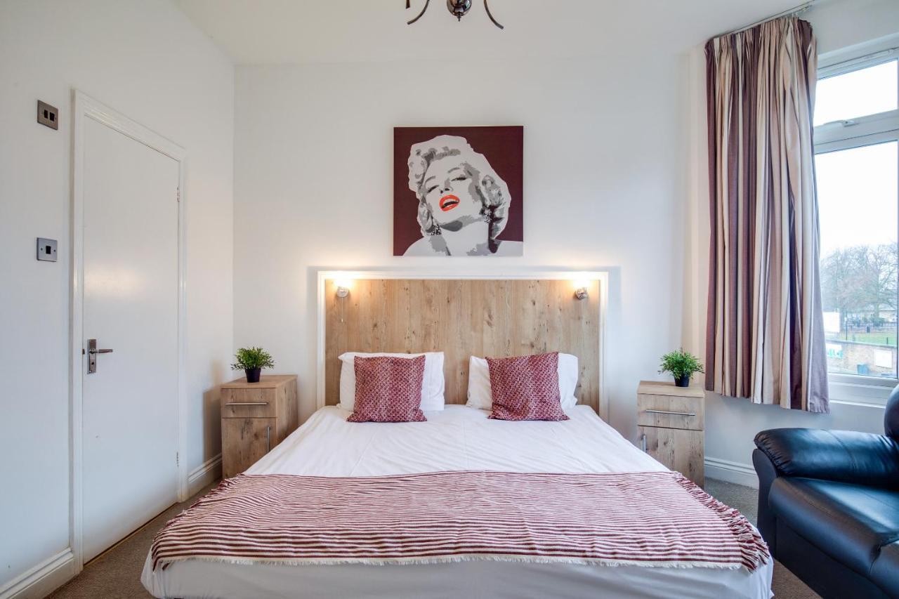 Oyo Tamtam Acton Hotel 런던 외부 사진