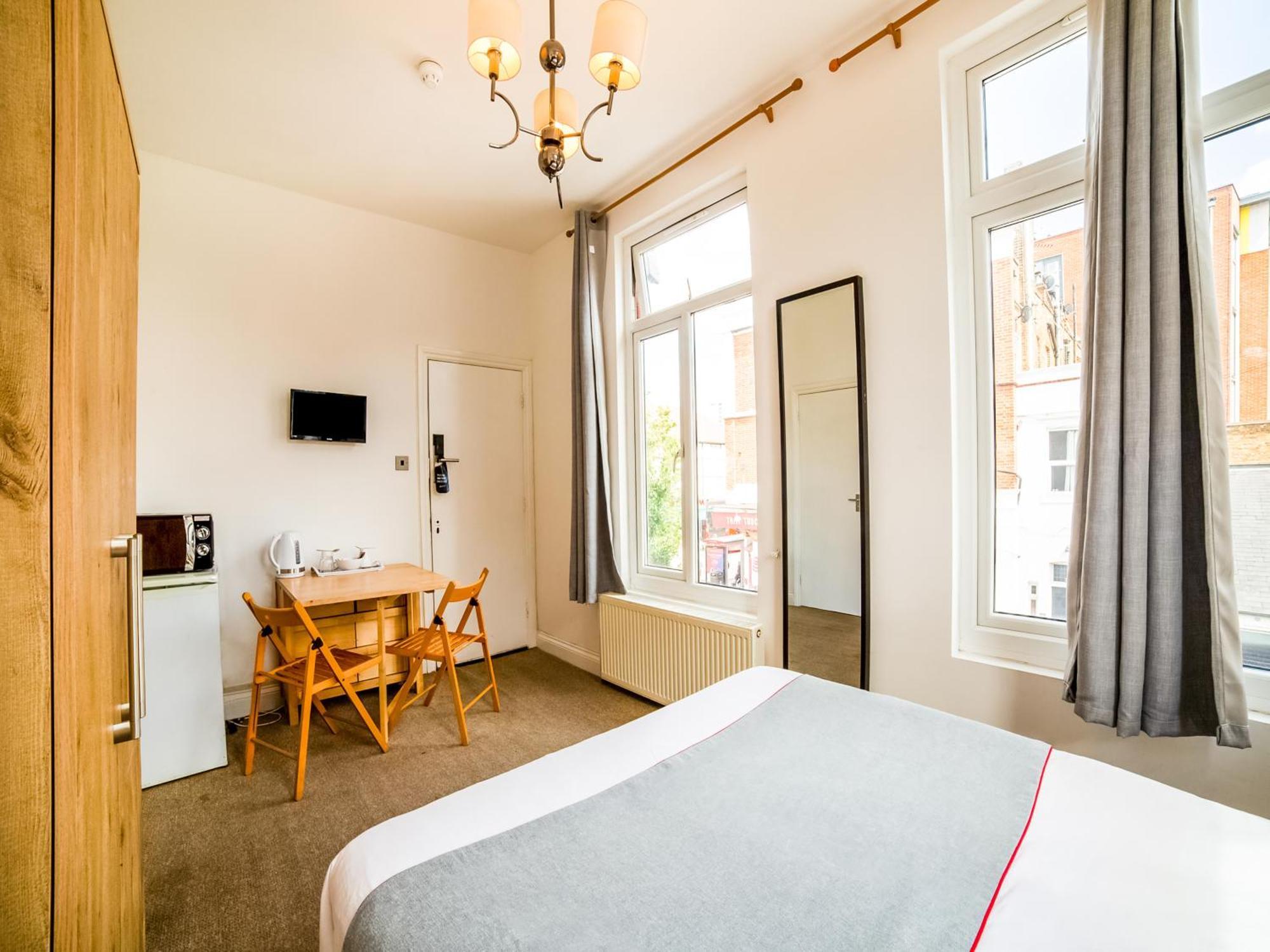 Oyo Tamtam Acton Hotel 런던 외부 사진