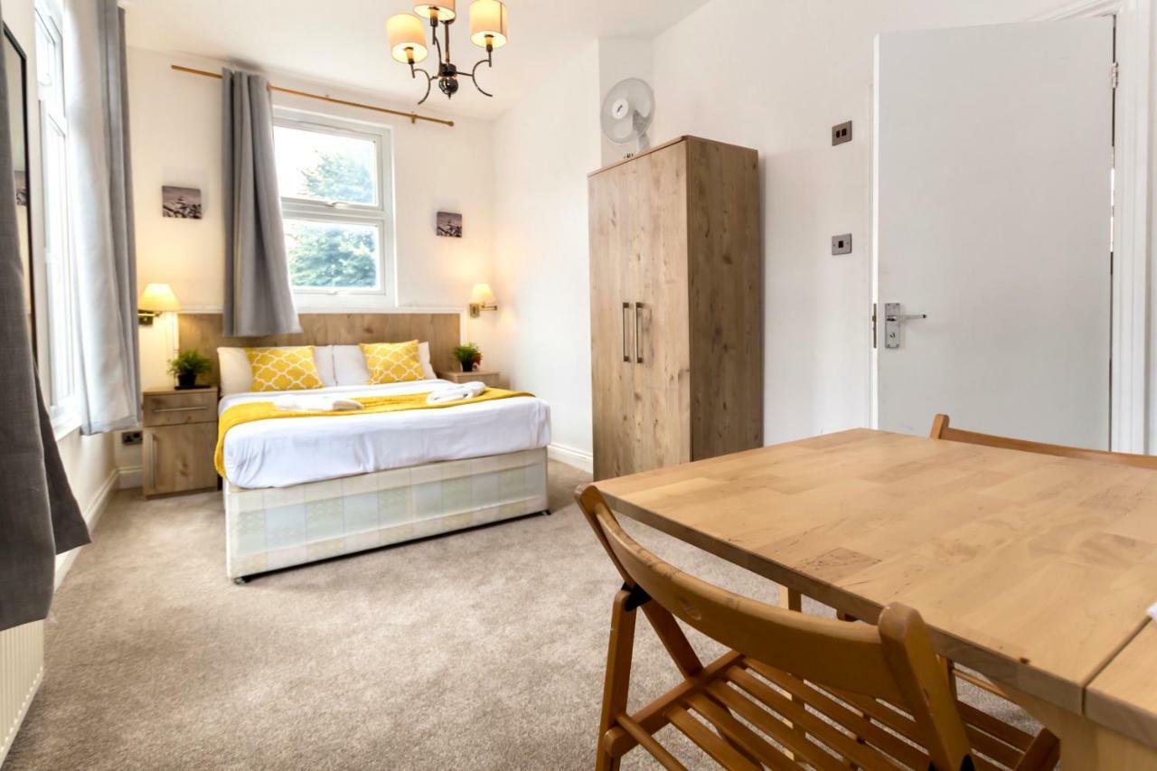 Oyo Tamtam Acton Hotel 런던 외부 사진
