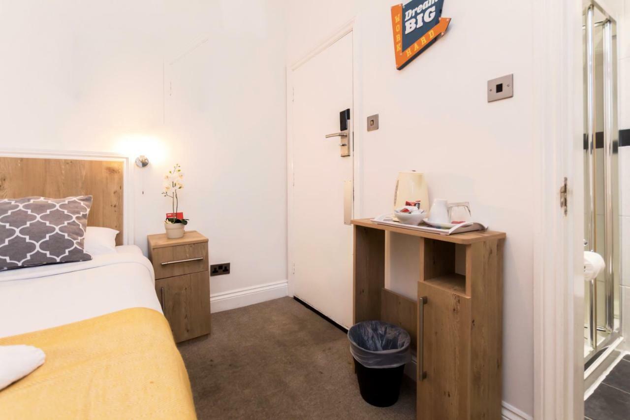 Oyo Tamtam Acton Hotel 런던 외부 사진