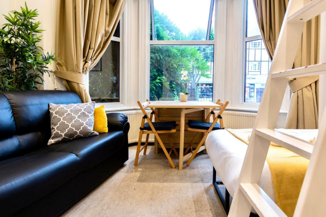 Oyo Tamtam Acton Hotel 런던 외부 사진