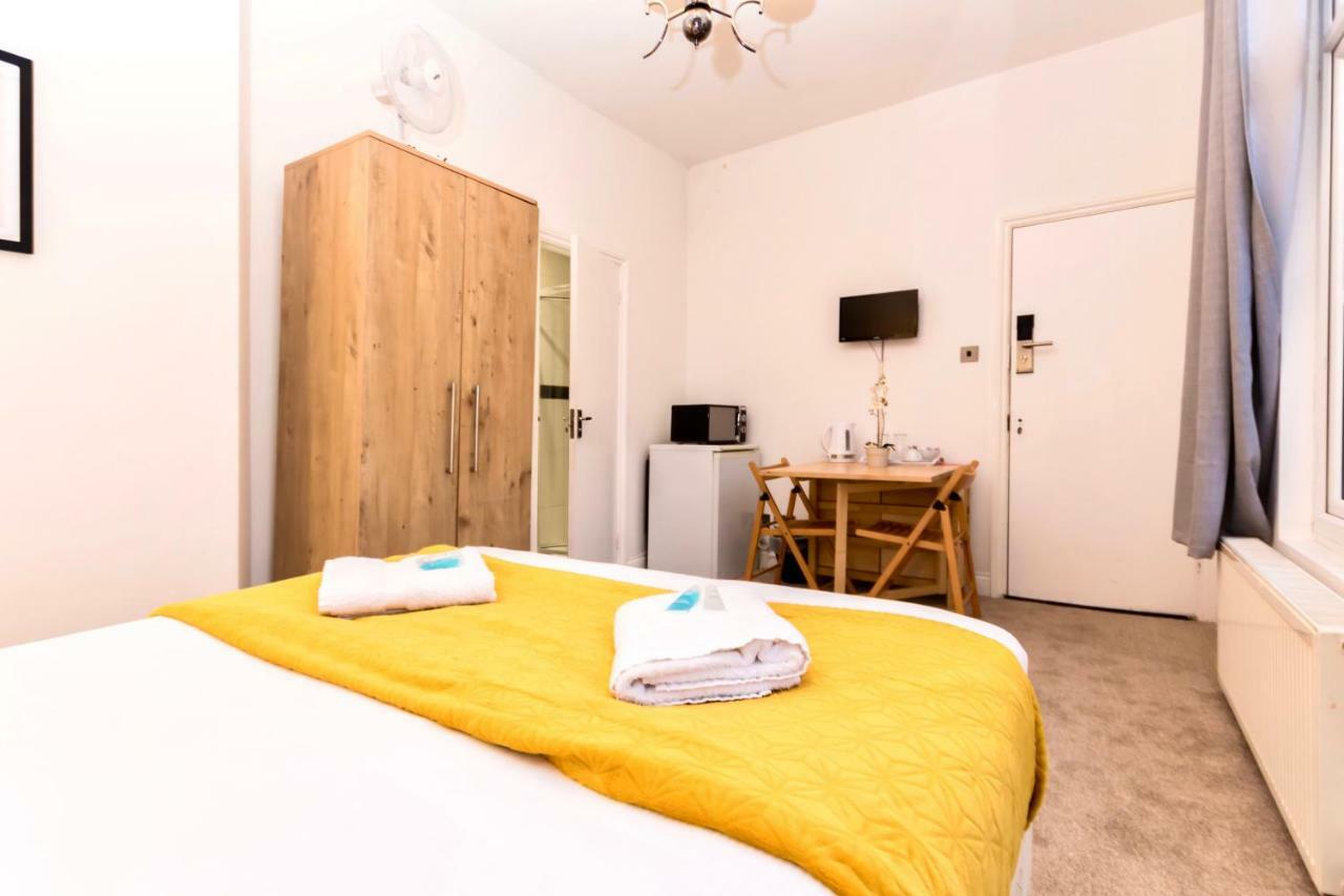 Oyo Tamtam Acton Hotel 런던 외부 사진