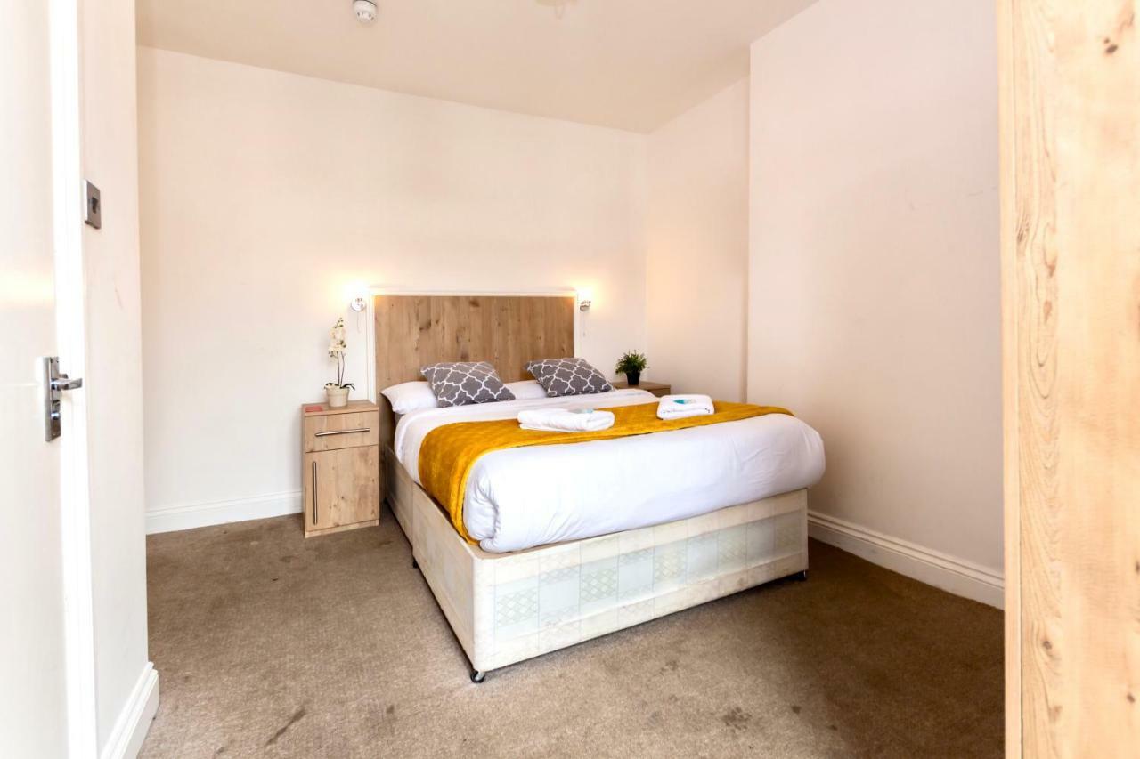 Oyo Tamtam Acton Hotel 런던 외부 사진