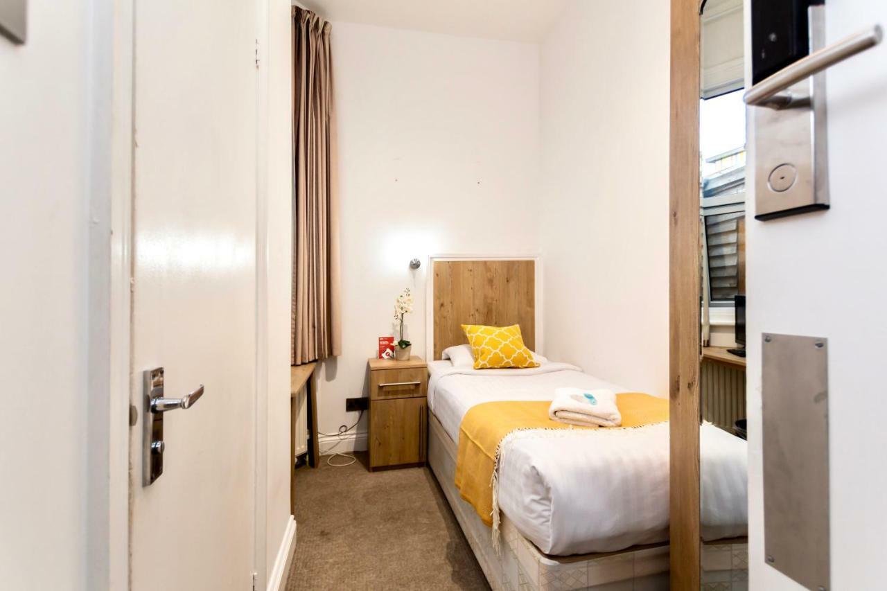 Oyo Tamtam Acton Hotel 런던 외부 사진