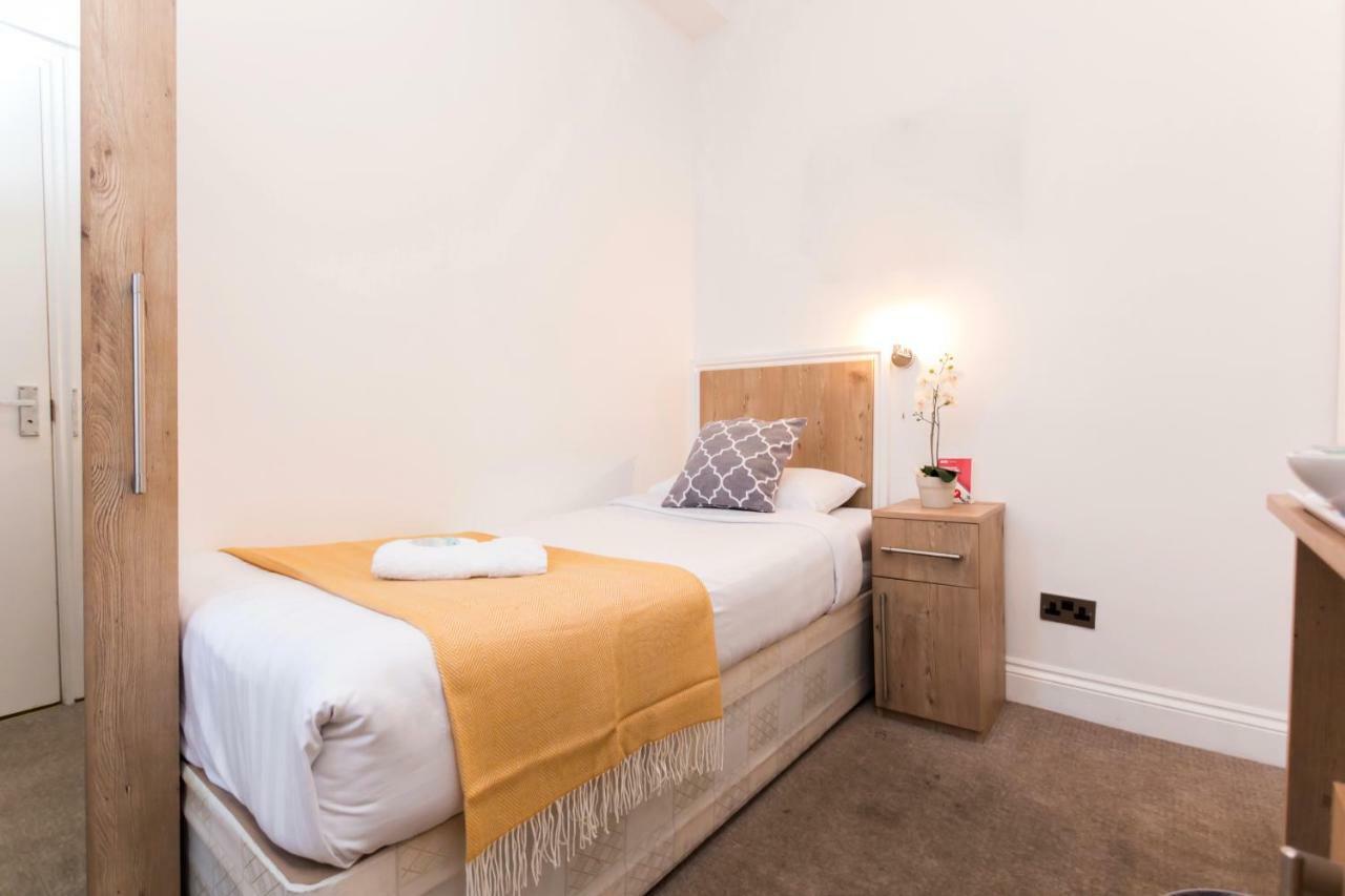Oyo Tamtam Acton Hotel 런던 외부 사진