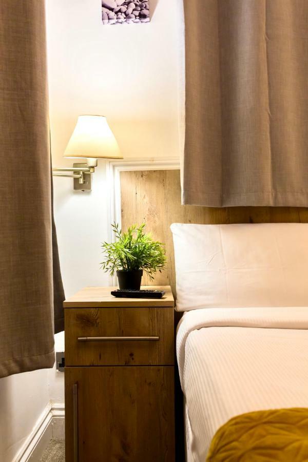 Oyo Tamtam Acton Hotel 런던 외부 사진