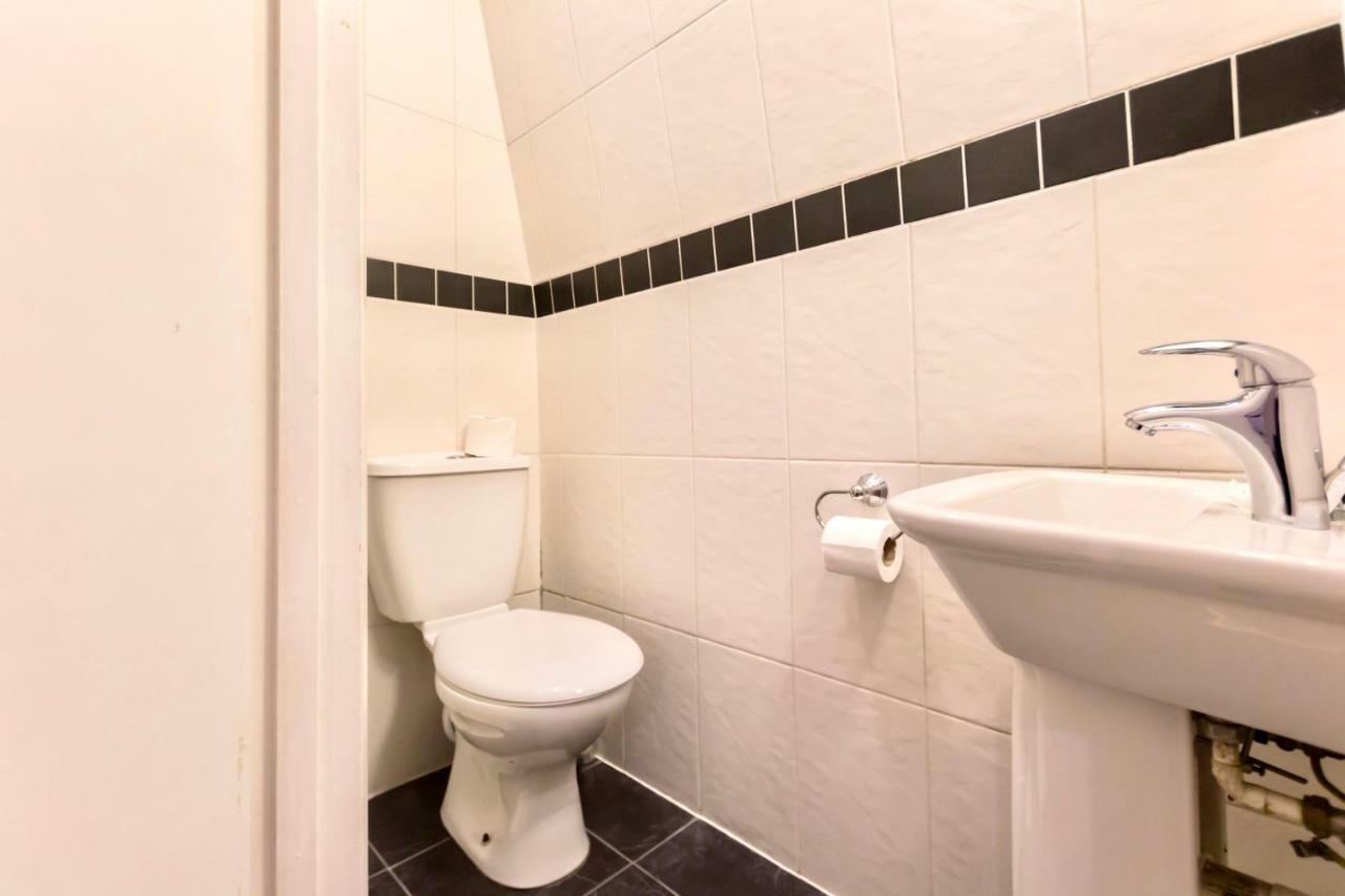 Oyo Tamtam Acton Hotel 런던 외부 사진