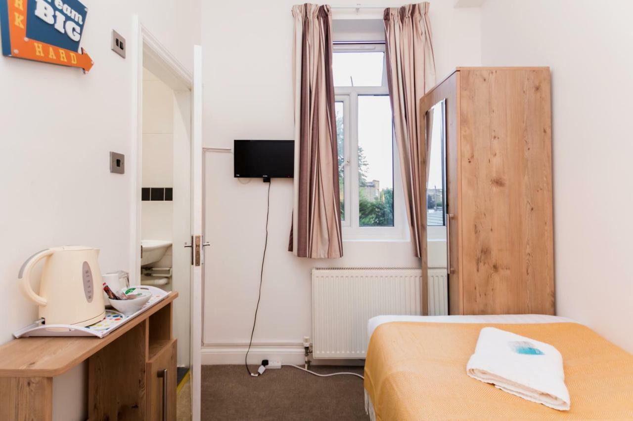 Oyo Tamtam Acton Hotel 런던 외부 사진