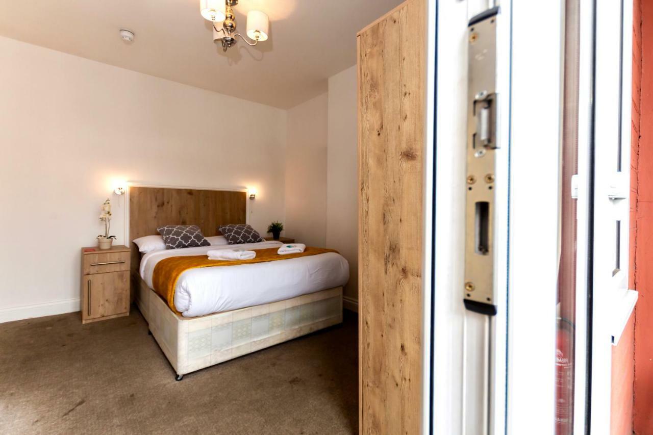 Oyo Tamtam Acton Hotel 런던 외부 사진