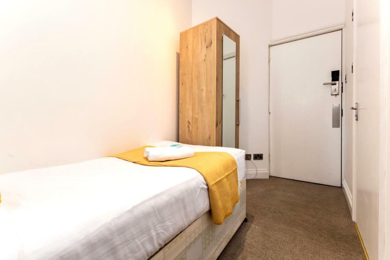 Oyo Tamtam Acton Hotel 런던 외부 사진