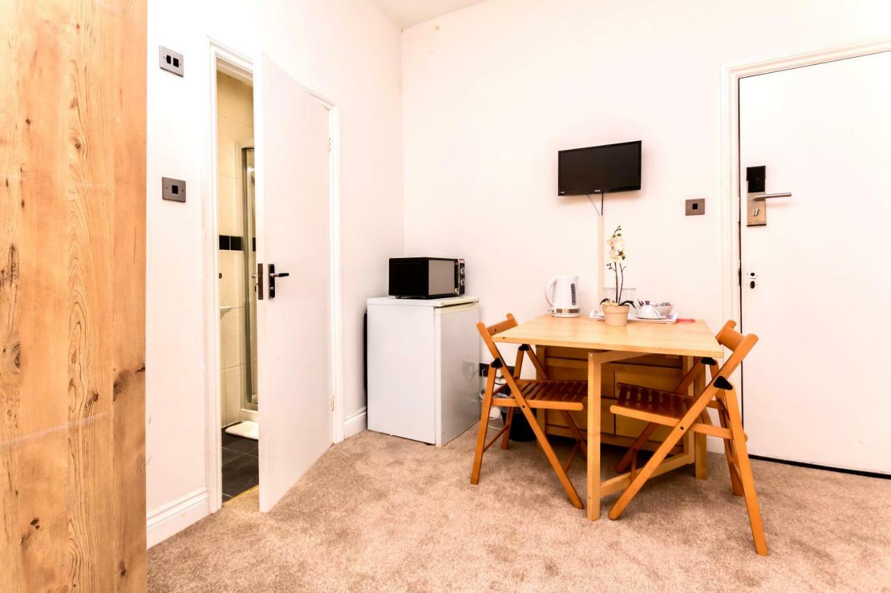Oyo Tamtam Acton Hotel 런던 외부 사진